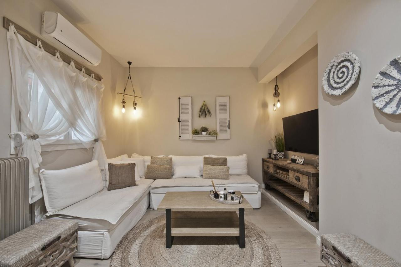 Stylish Apartment At Pagrati Athena Bagian luar foto