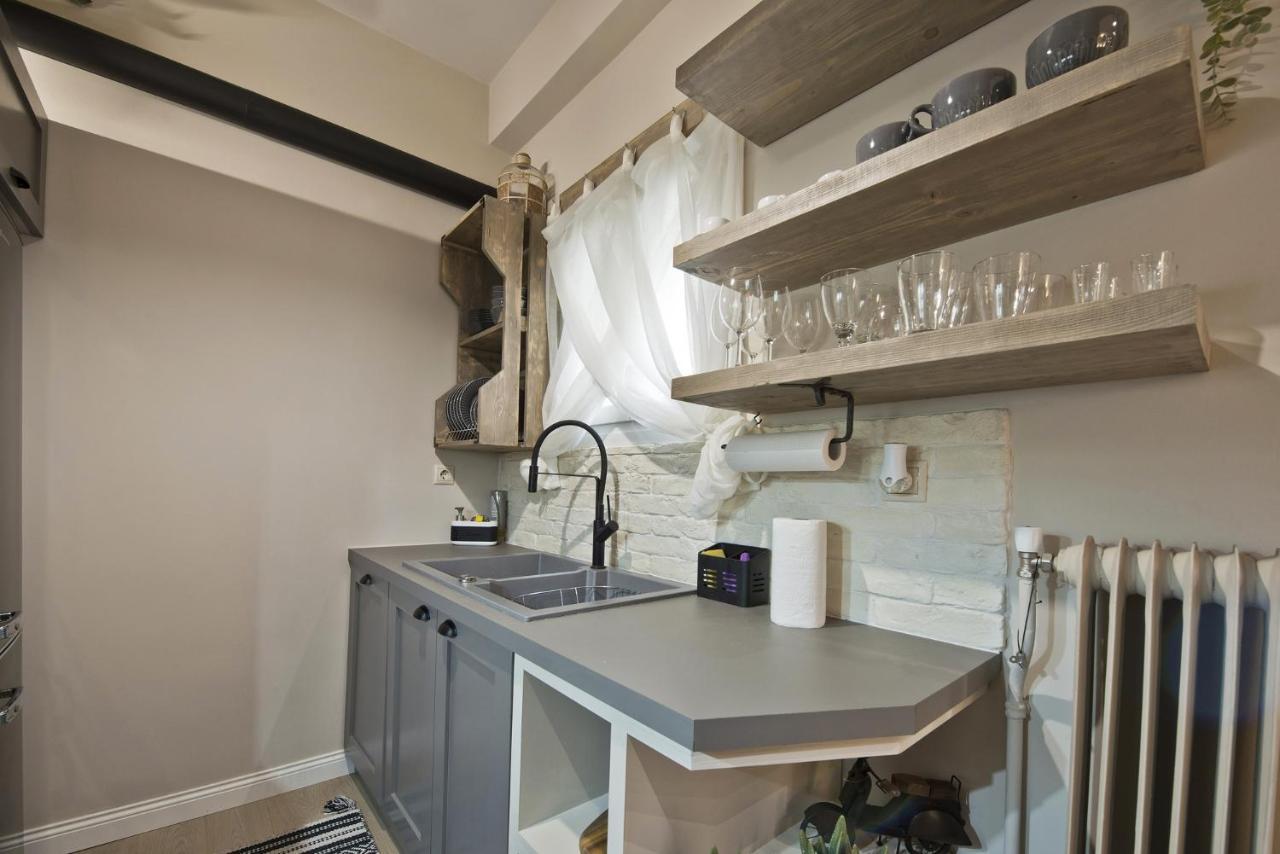 Stylish Apartment At Pagrati Athena Bagian luar foto