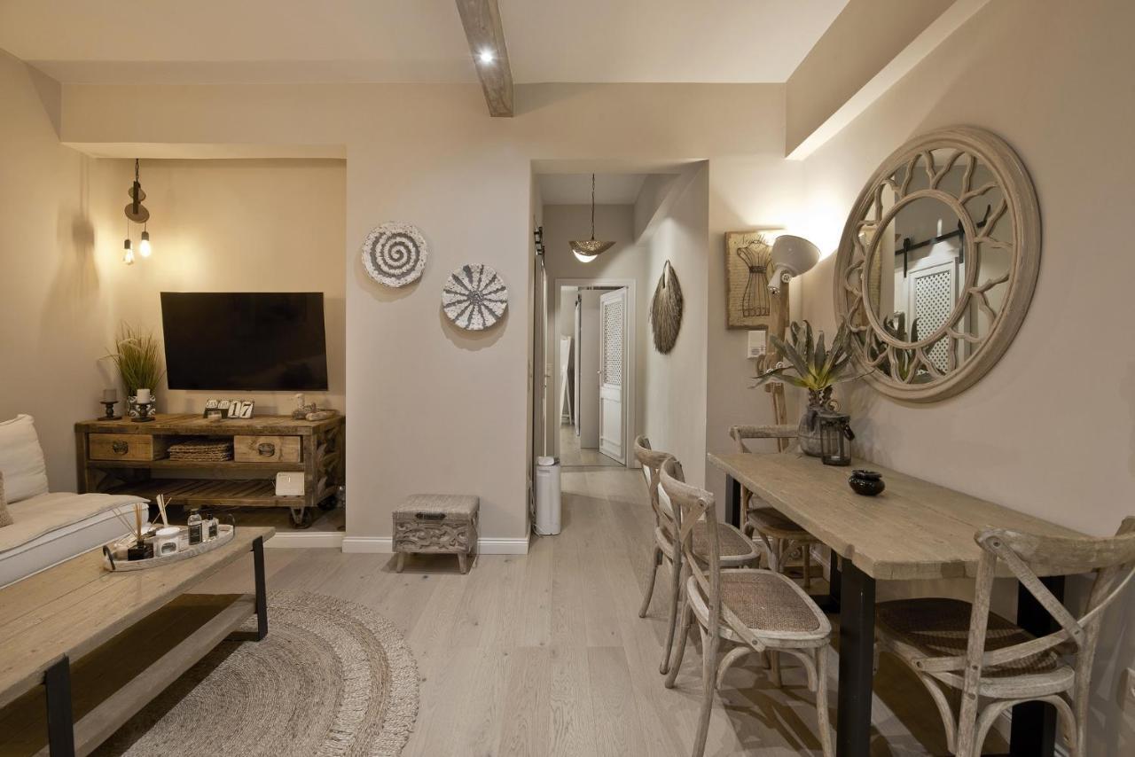 Stylish Apartment At Pagrati Athena Bagian luar foto